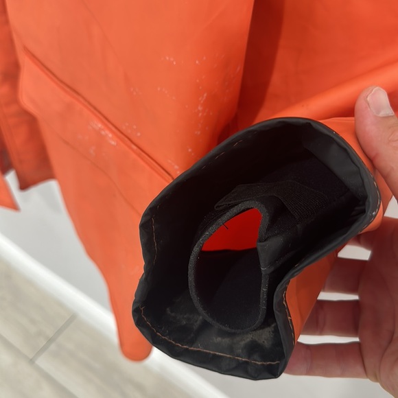 Carhartt rain Jacket pretty well worn but still completely water proof. - Picture 3 of 8